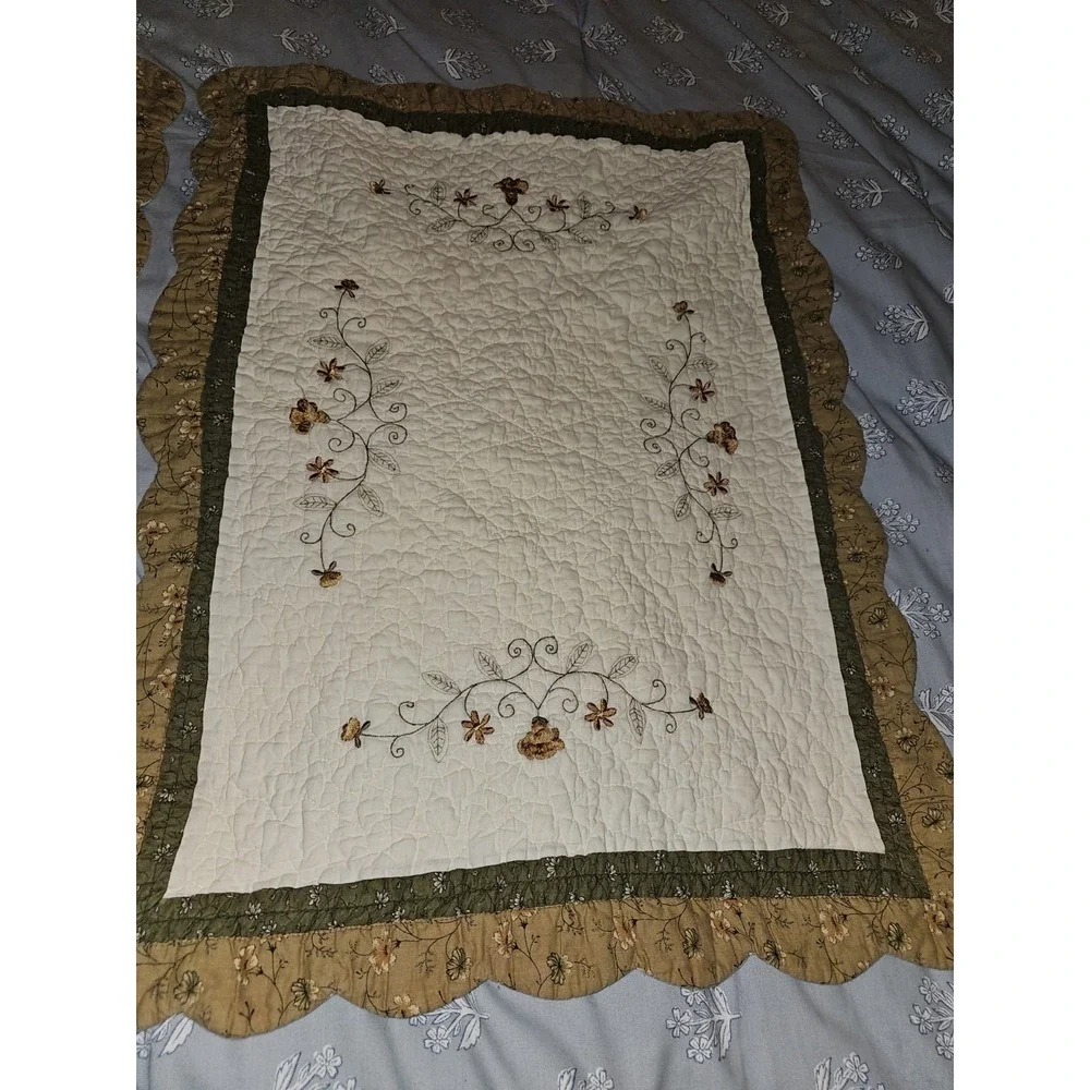 embroidered center medallion quilt  With  a decorative floral and Vines 2 Shams